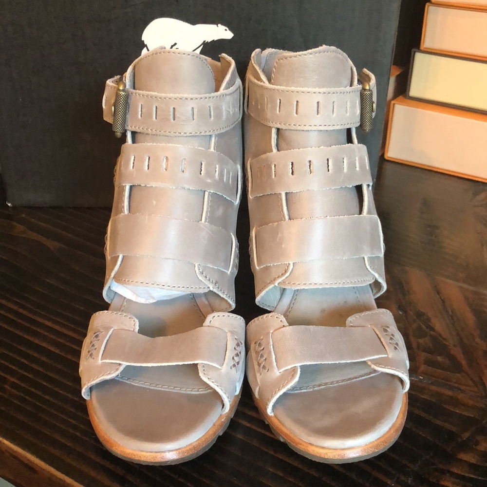 NWT Sorel Nadia Buckle Sandals in Kettle - Picture 4 of 17